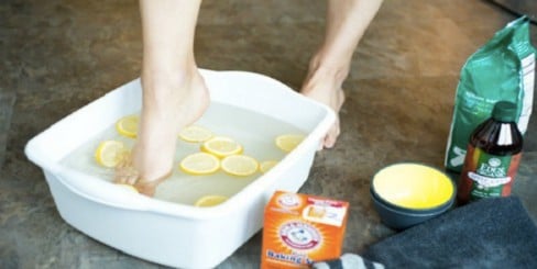 Tenha Pés Bonitos e Macios em Casa Tenha Pés Bonitos e Macios em Casa